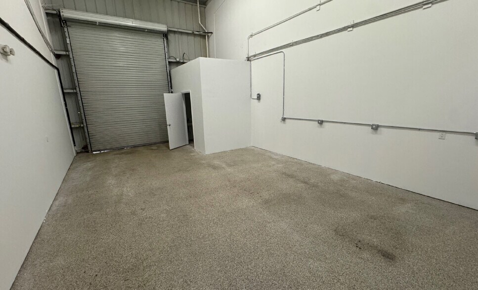 More Photos Of 1726-1738 SW Biltmore St, Port Saint Lucie Light Manufacturing For Lease