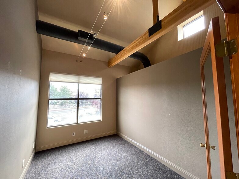 More Photos Of 499 W Plumb Ln, Reno Office For Sale