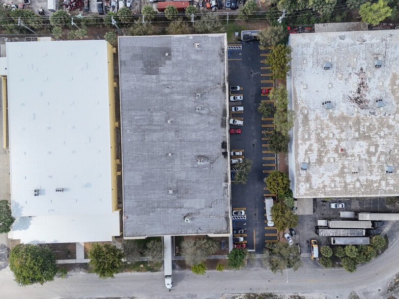 More Photos Of 955 NW 159th Dr, Miami Warehouse For Lease