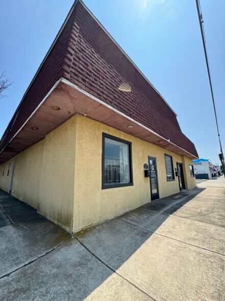 More Photos Of 4401 Park Blvd, Wildwood Freestanding For Lease