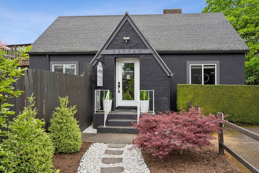 More Photos Of 17641 SE Stark St, Portland Storefront Retail Office For Sale