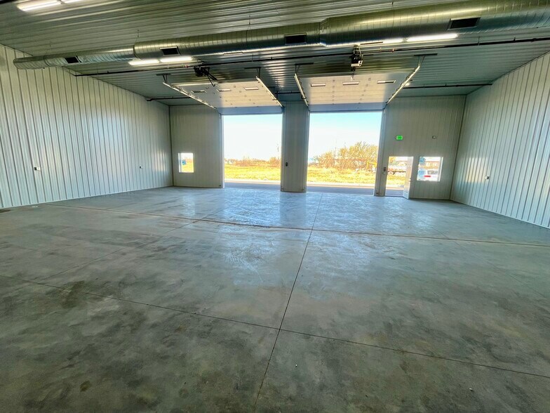 More Photos Of 2010 Fairview st, Centerville Industrial For Lease