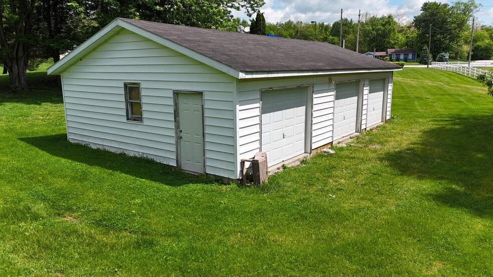 More Photos Of 1897 Smithville rd, Bloomington Self Storage For Sale
