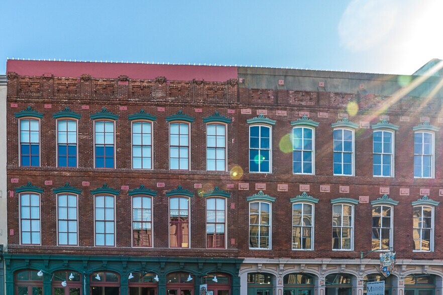 More Photos Of 2309 Strand St, Galveston Storefront Retail Residential For Lease