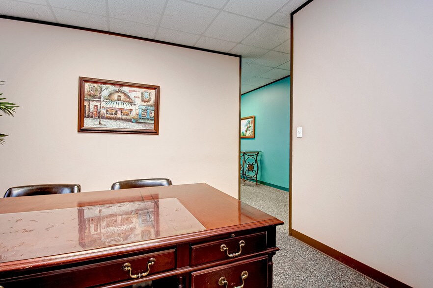More Photos Of 7102 Glen Chase Ct, Houston Office For Sale