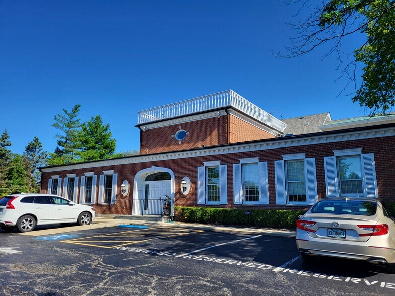 More Photos Of 1025 W Everett Rd, Lake Forest Medical For Lease