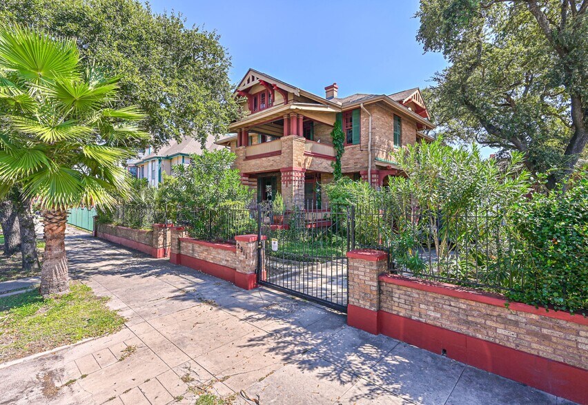 Primary Photo Of 2911 Broadway St, Galveston Office For Sale