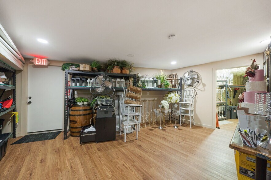 More Photos Of 19588 K St, Somerset Restaurant For Sale