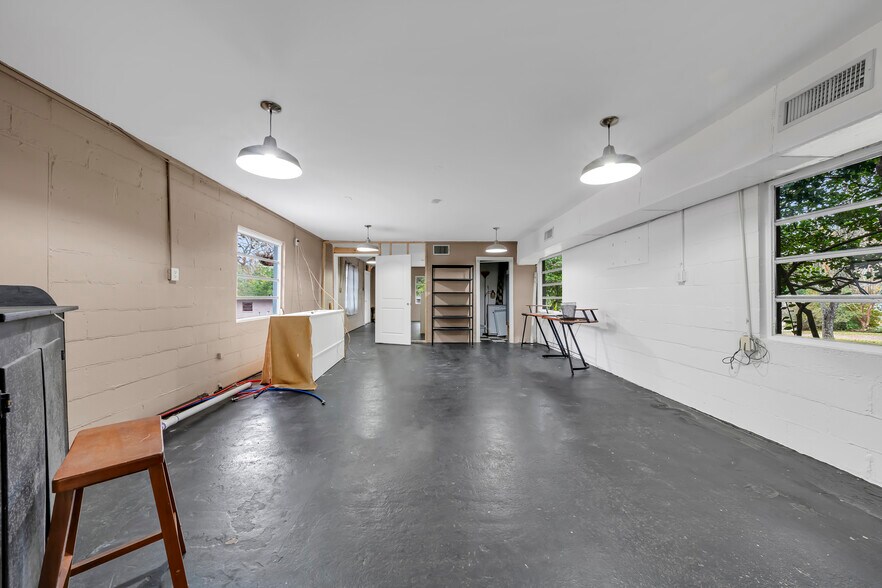 More Photos Of 462 N Section St, Fairhope General Retail For Sale