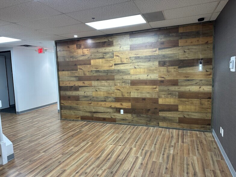 More Photos Of 17768 Preston Rd, Dallas Office For Sale