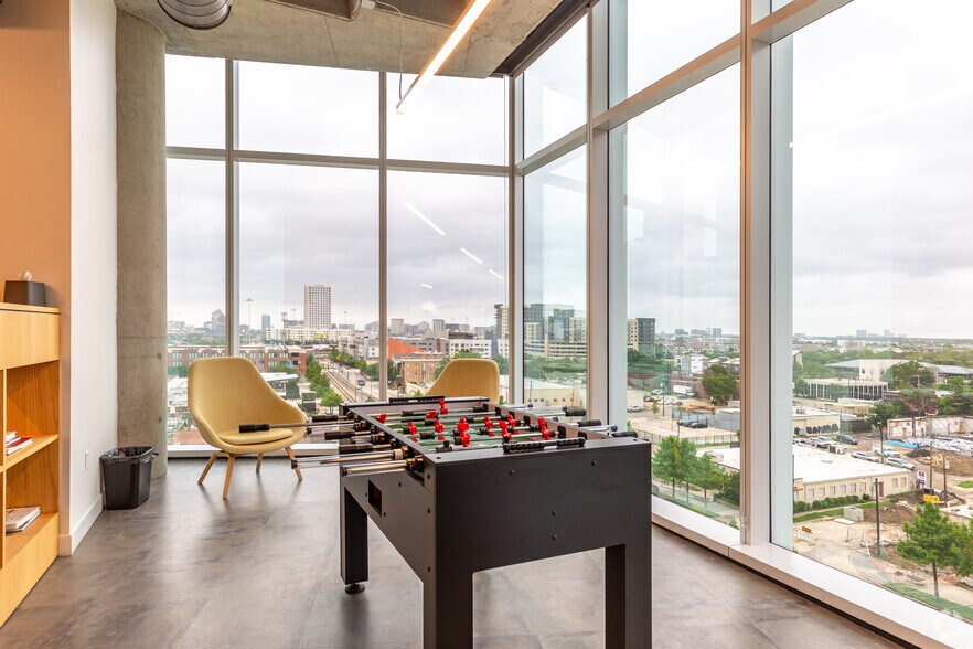 More Photos Of 2550 Pacific Ave, Dallas Unknown For Lease