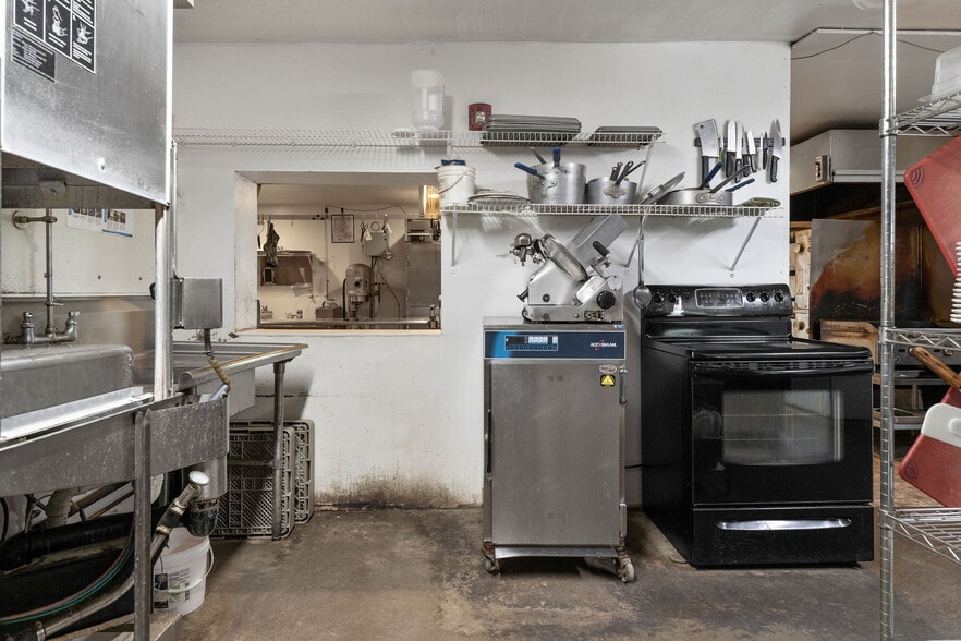 More Photos Of 552 Main St, Apalachin General Retail For Sale