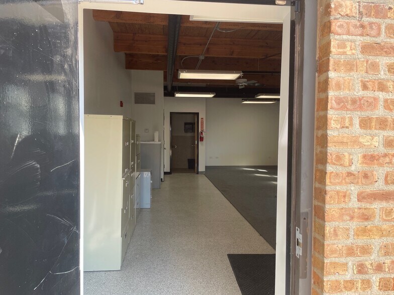 More Photos Of 268 Mill Ave, Hampshire Flex For Lease