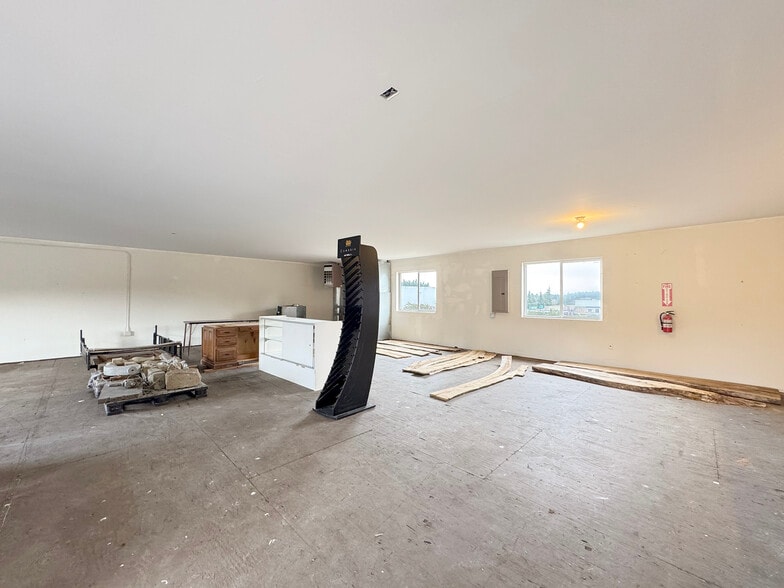 More Photos Of 3368 E Hwy 101, Port Angeles Showroom For Sale