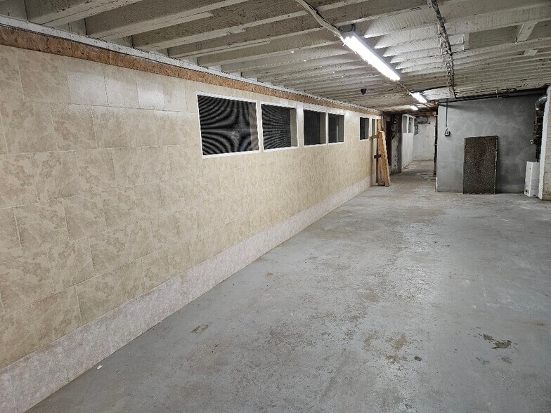 More Photos Of 176 Jericho Tpke, Mineola Storefront For Sale