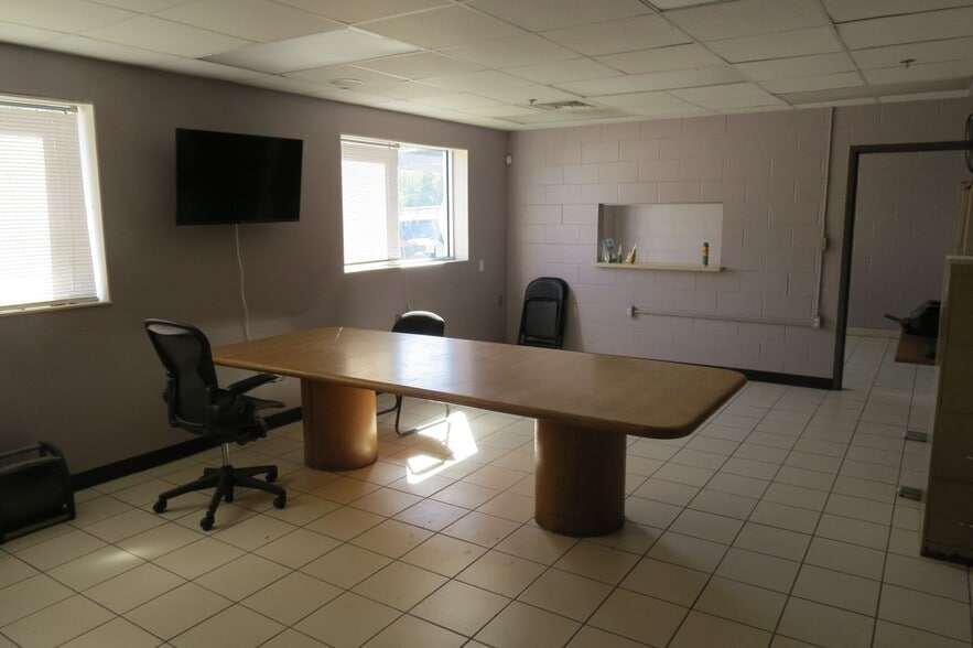 More Photos Of 2575 Front St, Cottondale Industrial For Sale