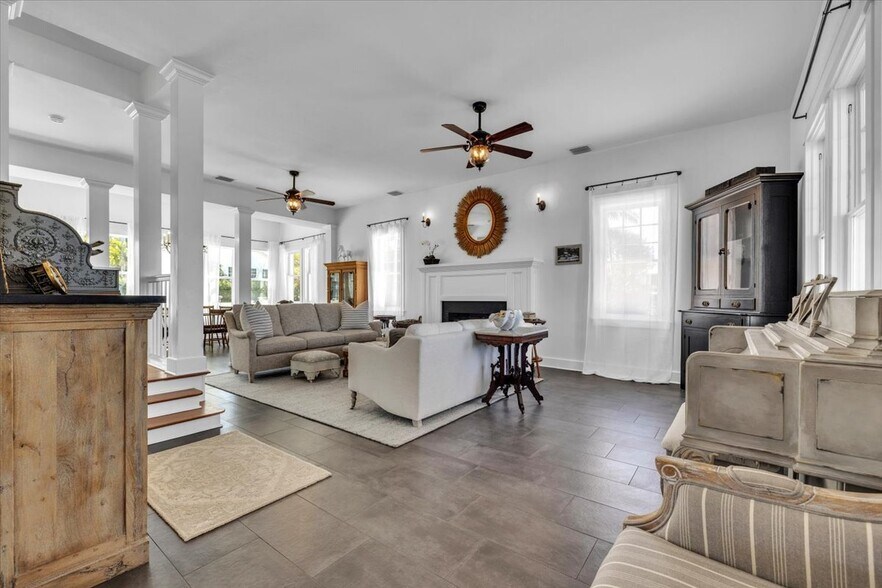 More Photos Of 8241 Main St, Bokeelia General Retail For Sale