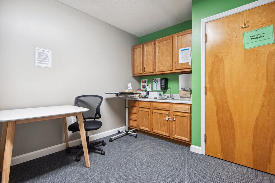 More Photos Of 217-219 Station St, Jacksonville Medical For Lease