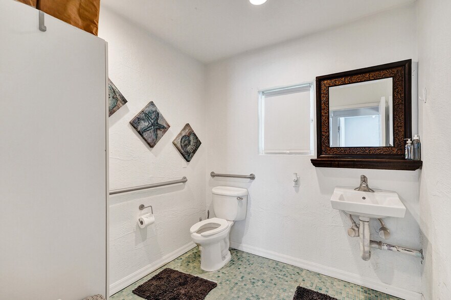 More Photos Of 423 SE 19th St, Fort Lauderdale Office Residential For Lease