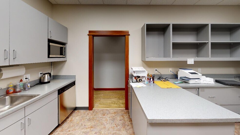 More Photos Of 1946 Stadium Dr, Bozeman Office For Lease
