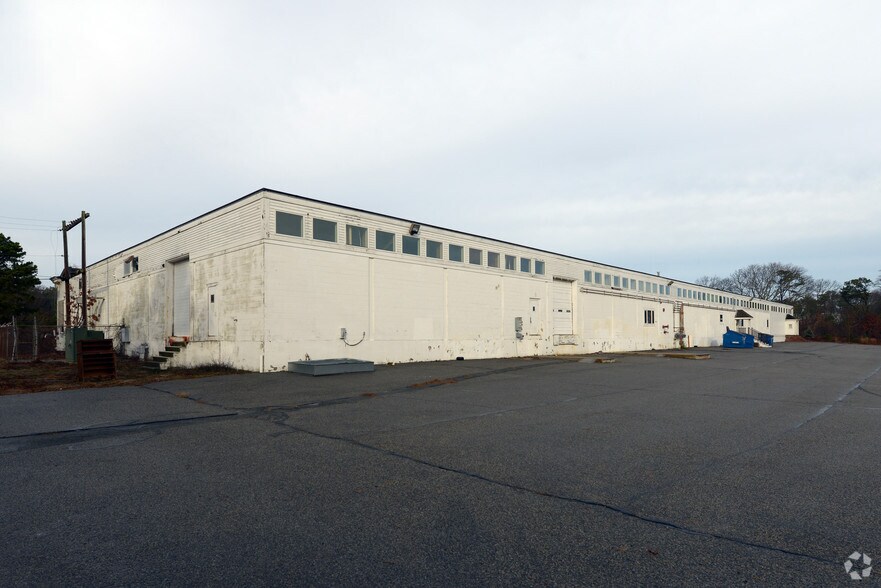 More Photos Of 70 Airport Rd, Hyannis Light Distribution For Lease