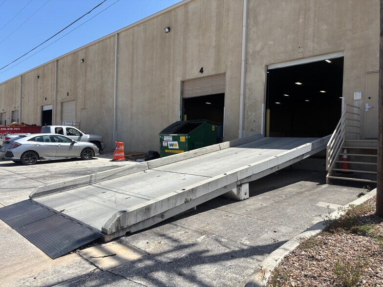 More Photos Of 11105-11119 Landmark 35 Dr, San Antonio Warehouse For Lease