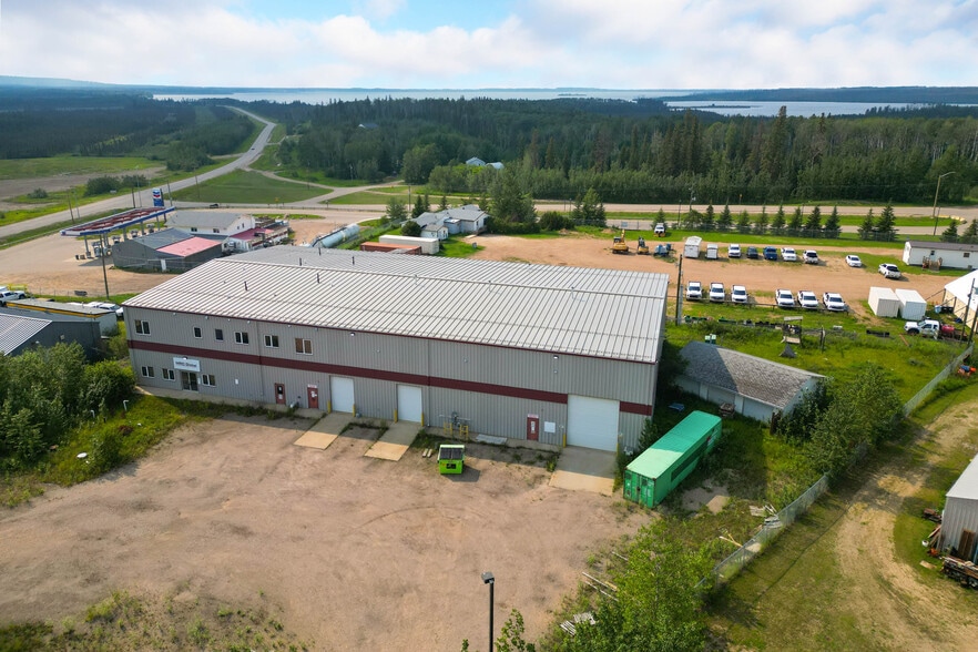 More Photos Of 105 Oak Crt, Anzac Warehouse For Sale