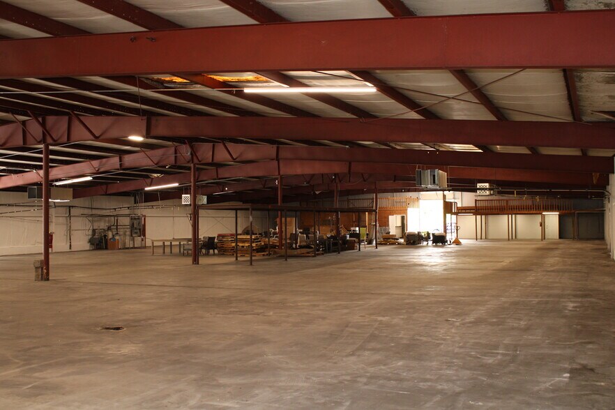 More Photos Of 10980 Enterprise Ave, Bonita Springs Warehouse For Lease