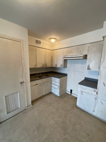 More Photos Of 3201 Texas Ave, La Marque Warehouse For Sale