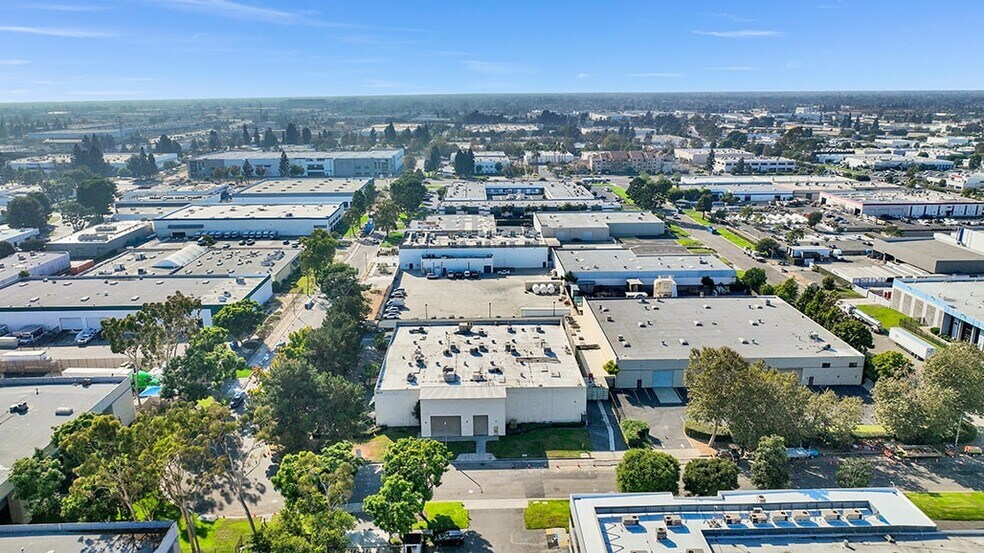 More Photos Of 3501 W Garry Ave, Santa Ana Warehouse For Lease