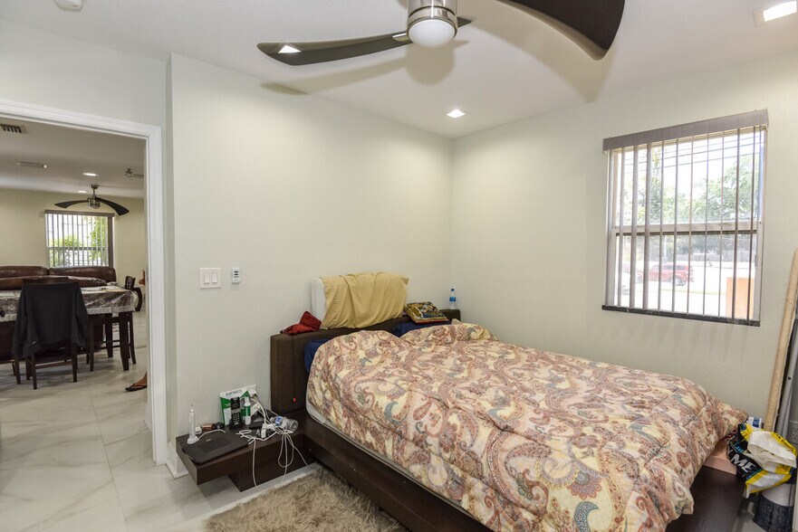 More Photos Of 1020 S Ridgewood Ave, Daytona Beach Hotel For Sale