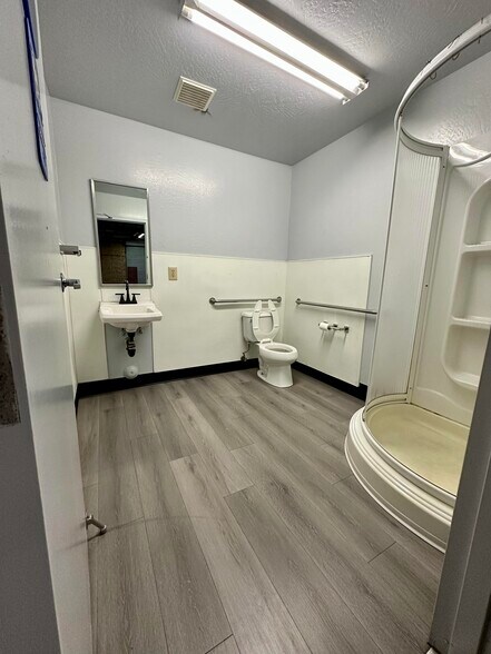 More Photos Of 612 Buena Vista Ave, Stockton Warehouse For Lease