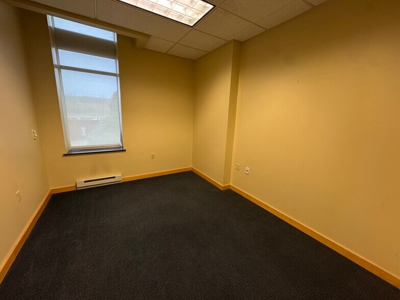 More Photos Of 10 Fox Run Rd, Drums Medical For Lease