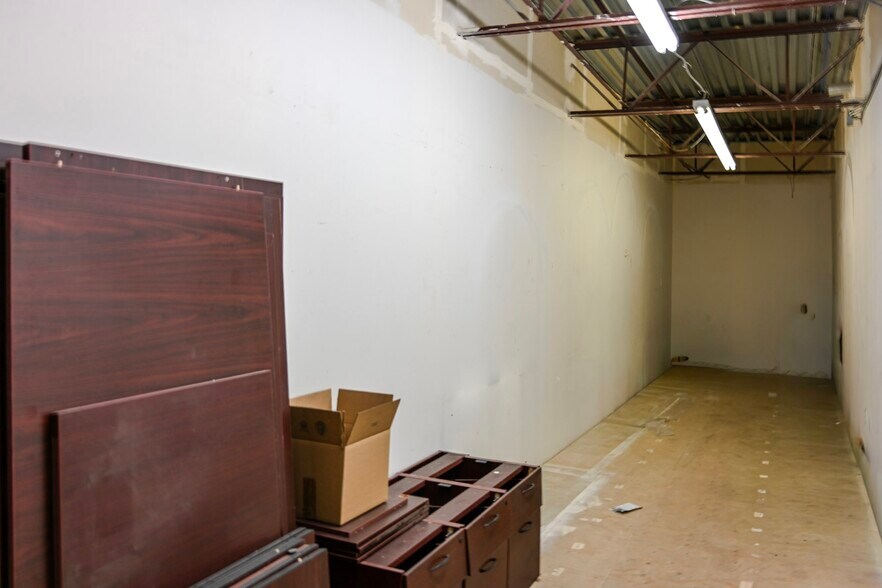 More Photos Of 480 S Geneva Rd, Vineyard Industrial For Lease