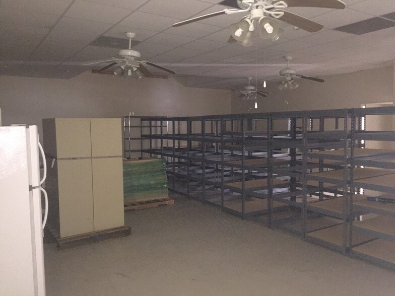 More Photos Of 415 St Johns Way, Columbus Light Manufacturing For Lease