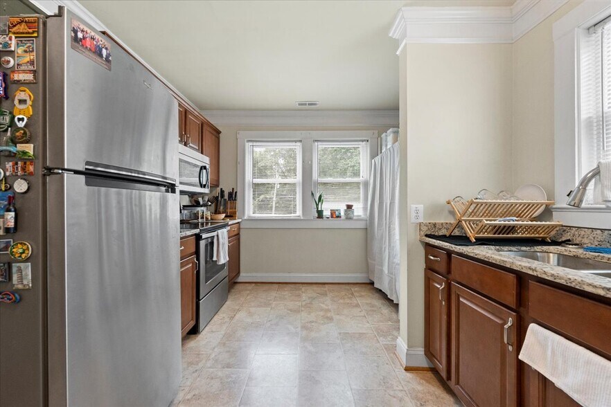 More Photos Of 1911 Dixon St, Fredericksburg Freestanding For Sale