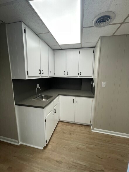 More Photos Of 1074 Martin Luther King Jr Blvd, Columbus Manufacturing For Lease