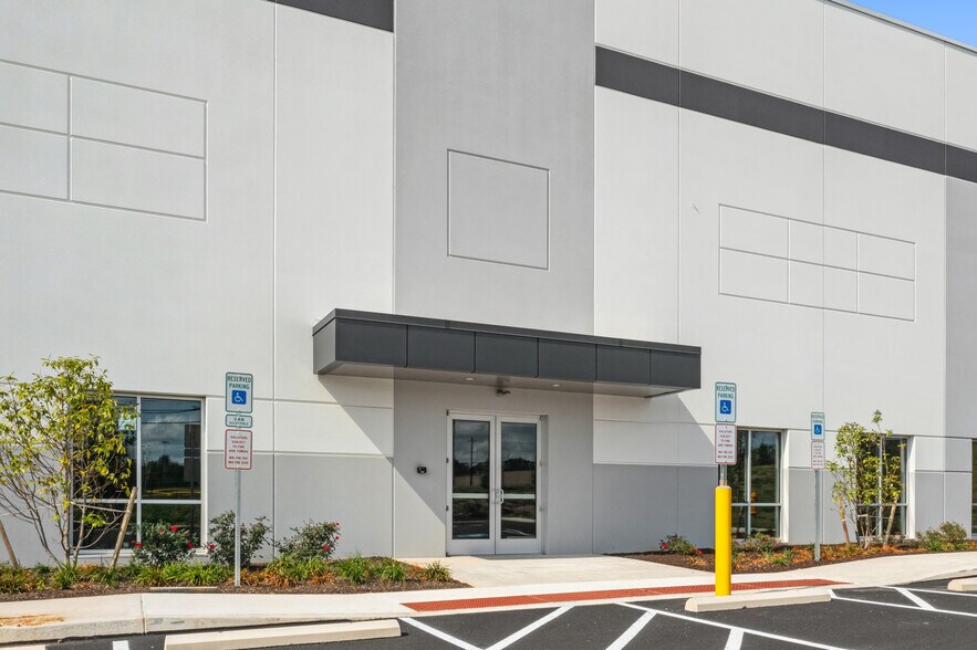 More Photos Of 4800 Chichester Ave, Upper Chichester Warehouse For Lease