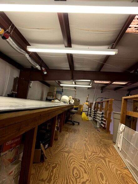 More Photos Of 2031 Anders Ln, Kemah Light Distribution For Lease