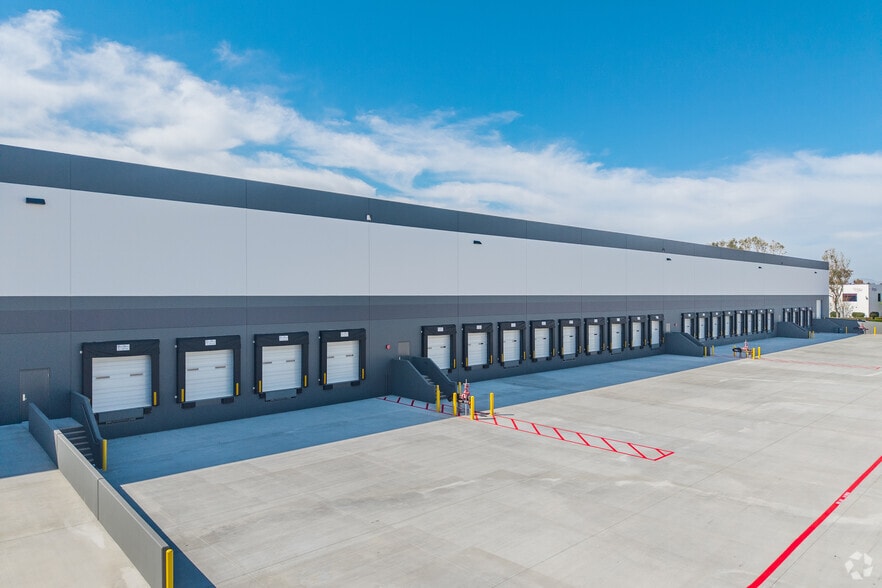 More Photos Of 1300 Lawrence, Thousand Oaks Manufacturing For Sale
