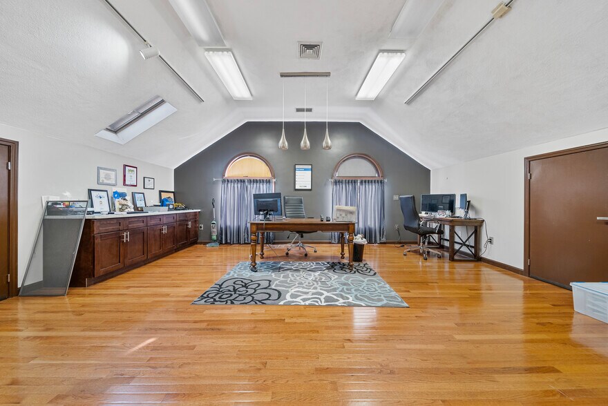 More Photos Of 91 Plaistow Rd, Plaistow Office For Lease