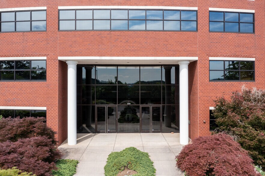 More Photos Of 2030 Falling Waters Rd, Knoxville Office For Lease
