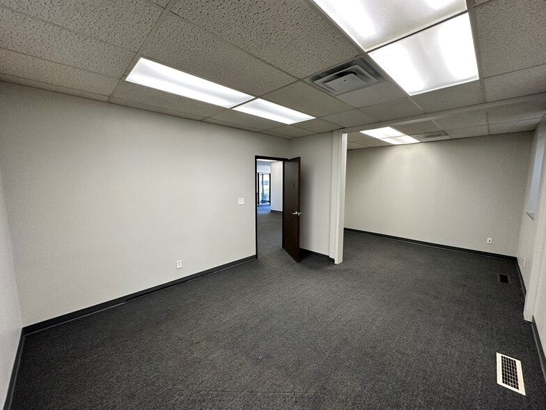 More Photos Of 2601 NE Kendallwood Pky, Gladstone Office For Lease
