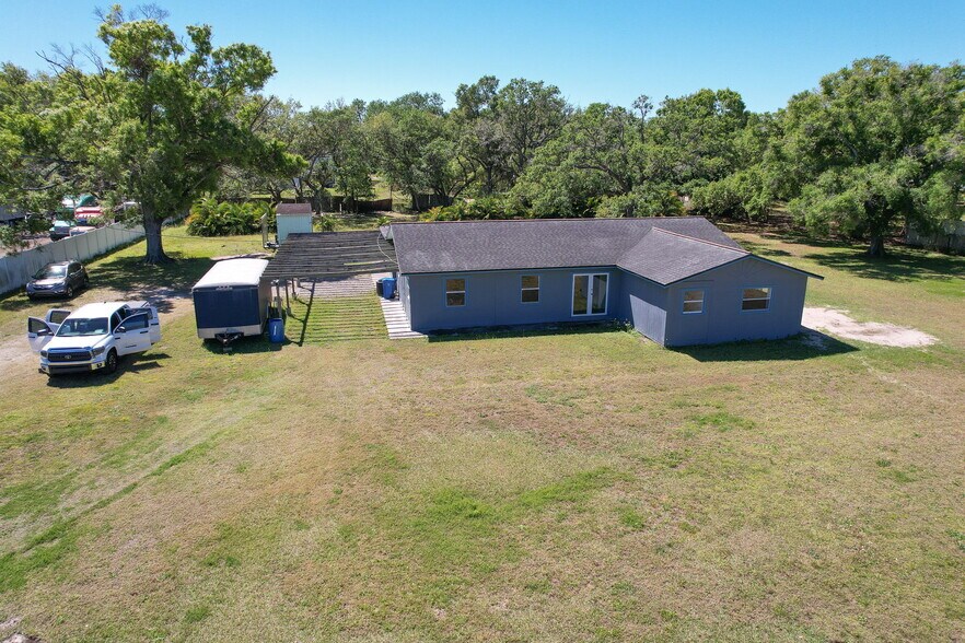 More Photos Of 5921 Causeway Blvd, Tampa Flex For Sale