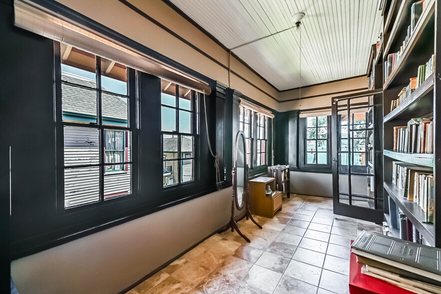 More Photos Of 2911 Broadway St, Galveston Office For Sale