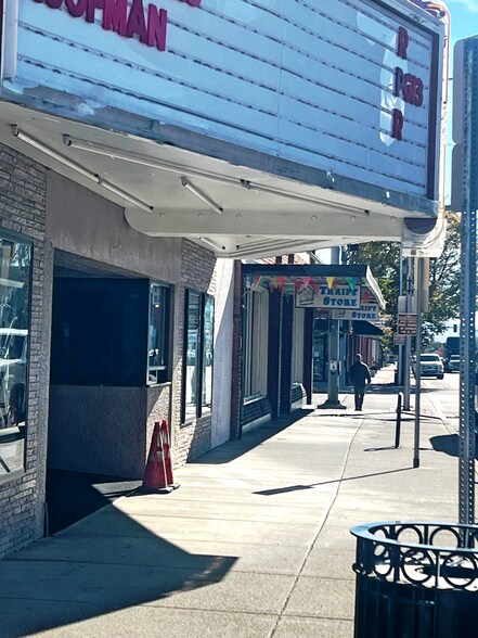More Photos Of 1311 Adams Ave, La Grande Sports And Entertainment For Sale