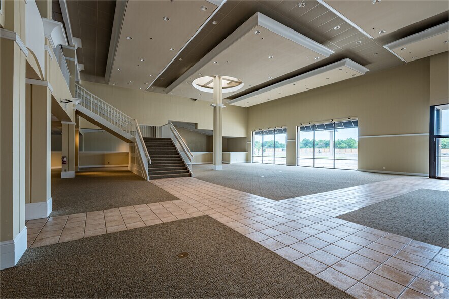 More Photos Of 4505 LBJ Fwy, Farmers Branch Freestanding For Lease