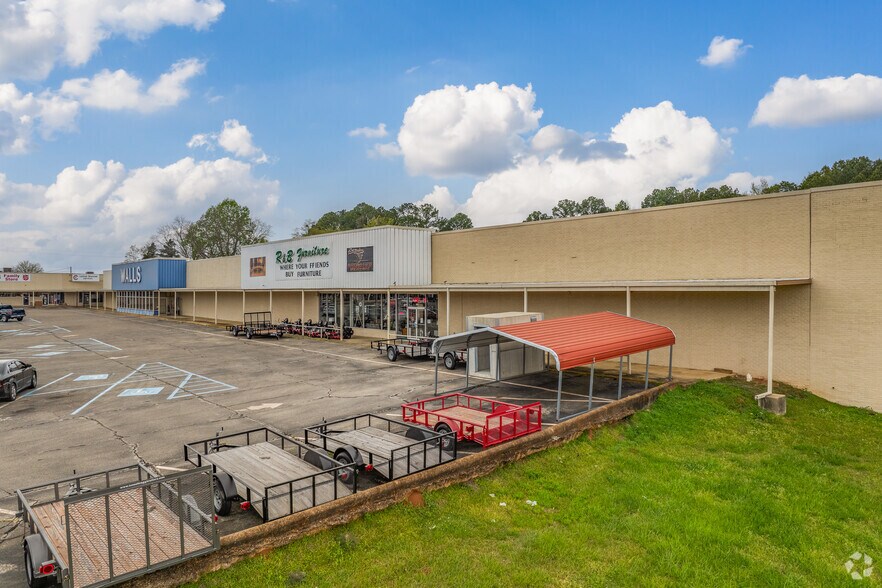 More Photos Of 203B State Highway 30 W, New Albany Storefront For Lease