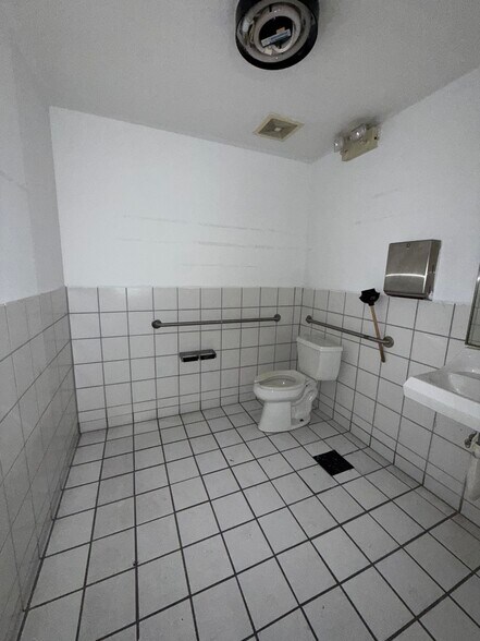 More Photos Of 1720-1868 E Charleston Blvd, Las Vegas Unknown For Lease