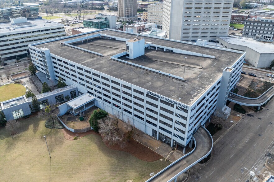 More Photos Of 100 E Capitol St, Jackson Parking Garage For Lease